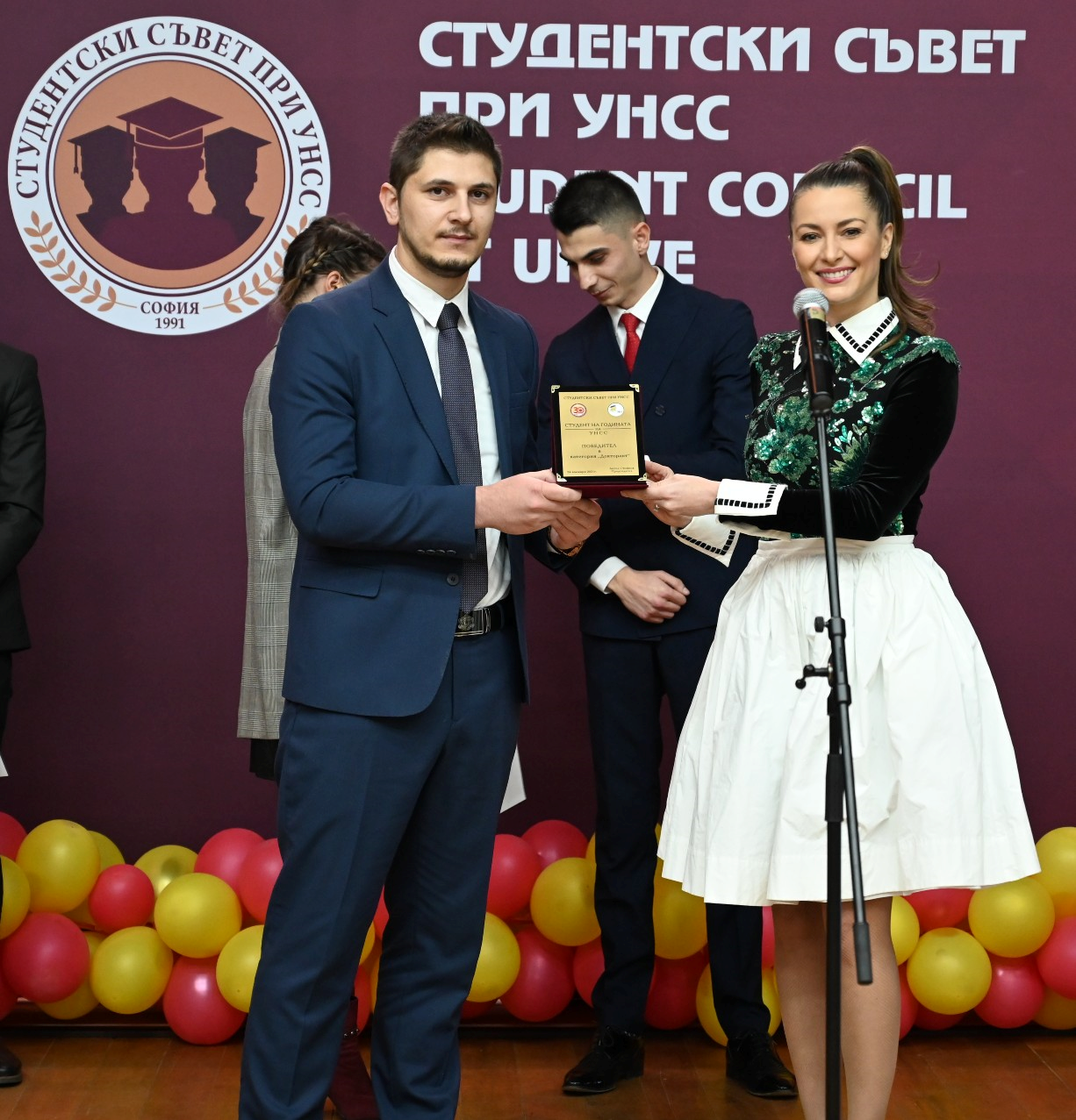„Знам колко голямо предизвикателство е да пишеш дисертационен труд в това време, в което постоянно всичко се изменя с бързо темпо. Затова поздравявам колегите, че са стигнали дотук и им пожелавам много бъдещи успехи!“, каза Гергана Дончева.