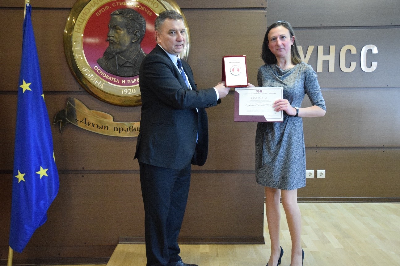 Зорница Панева, специалност „Право“, зае второ място в категорията „Медиатор“ на Четвъртото национално състезание по медиация за студенти.<span style="text-align: justify;"> Състезанието е единствено по рода си в България и неговата цел е да даде пряк досег и живо преживяване на процедура по медиация, с която се разрешава реален житейски спор.</span>