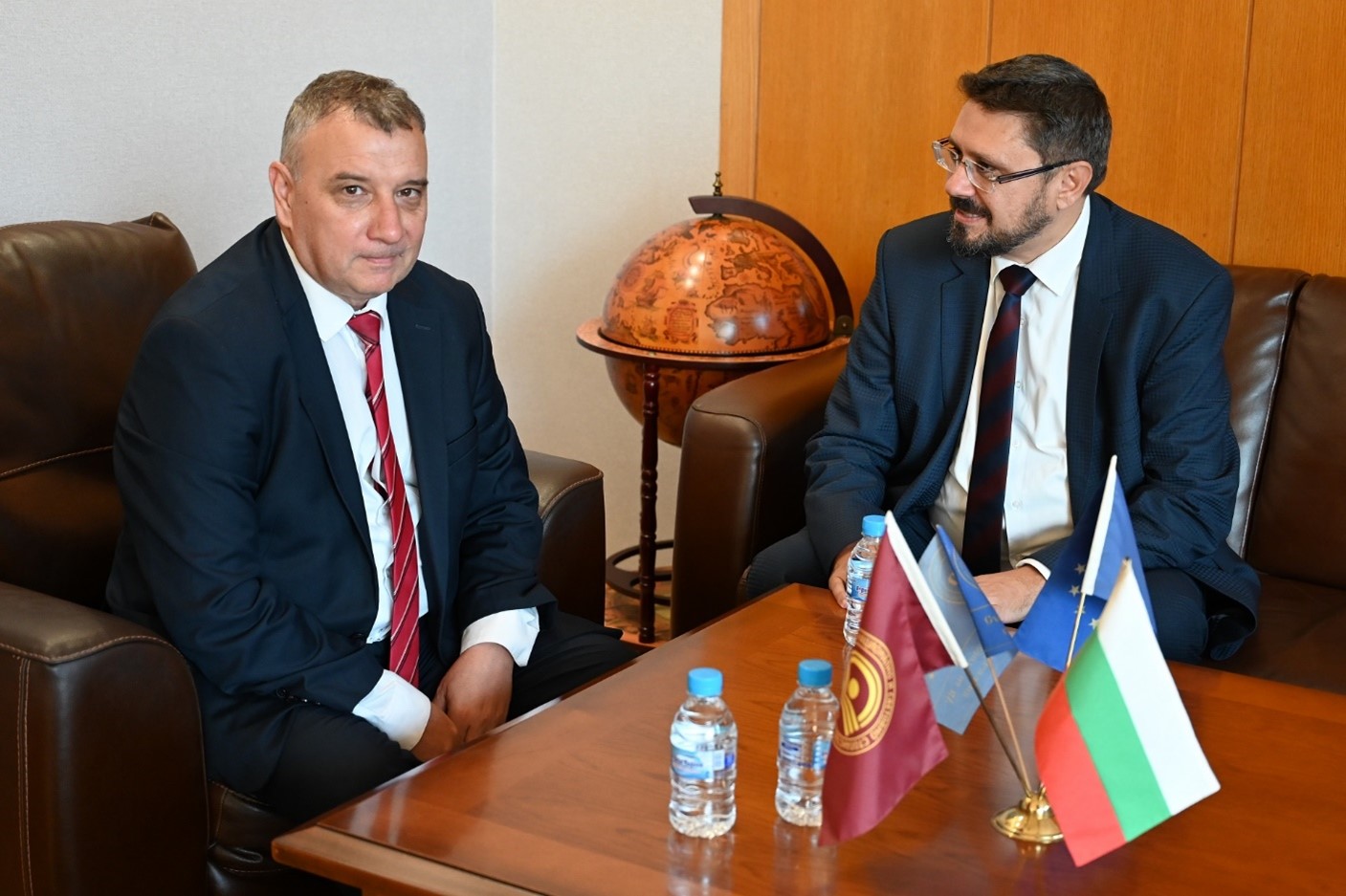  Беше отчетена добрата реализация на <a href="https://www.unwe.bg/bg/news/mediaindex?subtag=%D0%91%D0%A2%D0%90">информационната рубрика</a> „Знание и култура“ на БТА, в която всяка седмица чрез видео и текст по достъпен за по-широка аудитория начин се представят научни текстове от преподаватели на УНСС.
