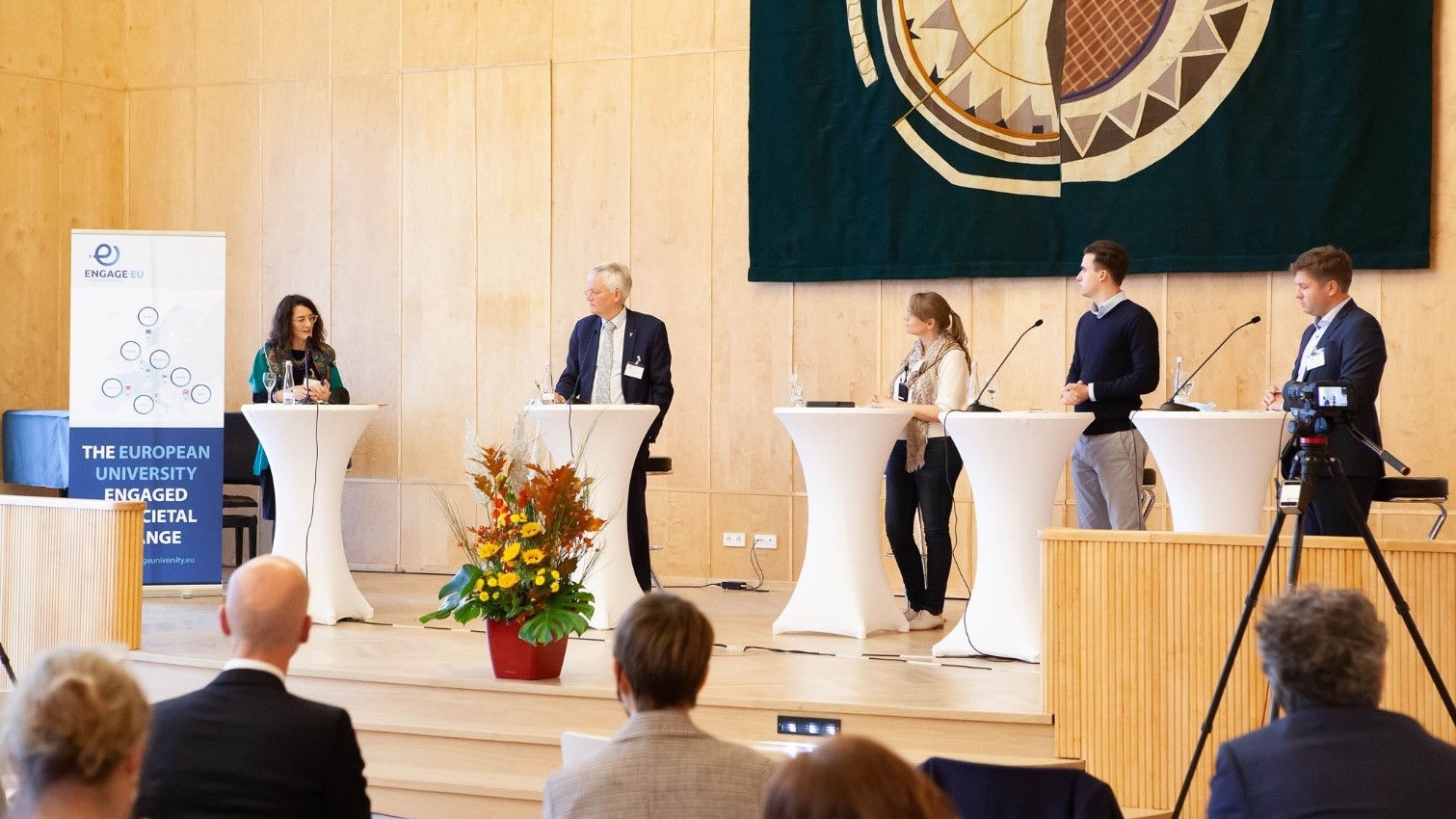 В последвалите панелни дискусии участие взеха Lars Henrik Paarup Michelsen – директор на Norwegian Climate Foundation, Theo Weterings – кмет на Тилбург, Prof. Clémentine Bories – зам.-ректор на University of Toulouse и Sandro Mochan – студент.