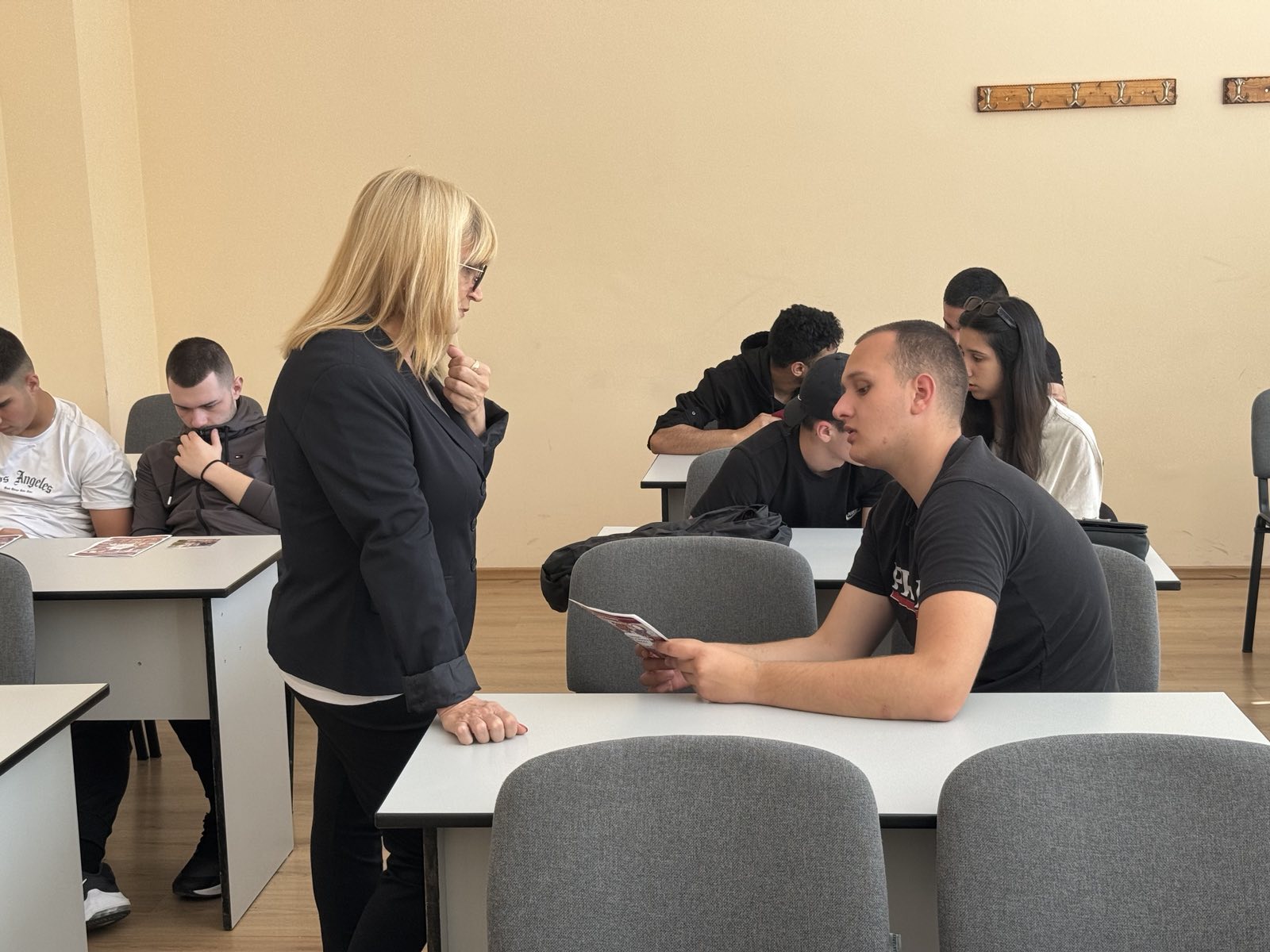 В рамките на инициативата „Информационни дни за кандидат-студенти“ проф. д-р Матилда Александров, проф. д-р Надя Миронова и Антонина Лозанова се срещнаха и със средношколци от 12-ти клас на Професионална гимназия „Проф. д-р Асен Златаров“ и с ученици от 11-ти клас на Профилирана природо-математическа гимназия „Екзарх Антим I“.