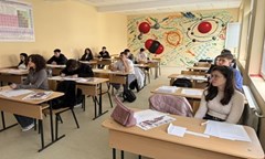 ученици-от-сандански-и-региона-се-явиха-на-пробна-матура-за-прием-в-нашия-универ