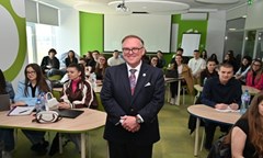 силен-интерес-към-първия-тематичен-курс-по-американско-наказателно-право-в-униве