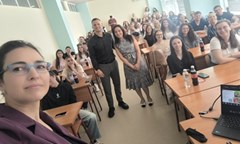 студенти-от-катедра-маркетинг-и-стратегическо-планиране-се-срещнаха-с-представит