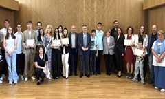ректорът-награди-лауреатите-на-националния-конкурс-млад-икономист-2026-г-