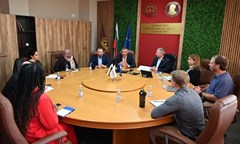 представители-на-американски-гръцки-и-сръбски-университети-посетиха-унсс-за-задъ