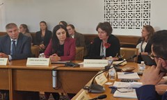 по-инициатива-на-наш-преподавател-хартата-за-културна-политика-получи-единодушна