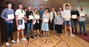 Катедра „Икономика на транспорта и енергетиката“ тържествено връчи сертификатите на първенците от Националното състезание по транспорт и енергетика