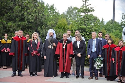 Студенти и преподаватели изкачват Черни връх за 105-годишнината на УНСС