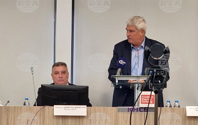 Ректорът на УНСС проф. Димитър Димитров: Чрез стажуването даваме възможност на младите хора отрано да тренират за бъдещите си професии