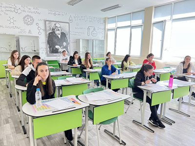 Първи предварителен изпит във формат на държавния зрелостен изпит на УНСС се състоя в Гоце Делчев