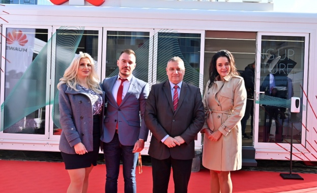 УНСС адмирира най-новите технологични разработки на Huawei и планира сътрудничество с компанията