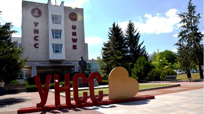 Откриват реновираната библиотека на УНСС