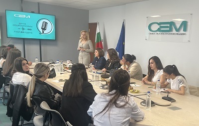 Студенти от катедра „Медии и обществени комуникации“ посетиха Съвета за електронни медии в Деня на радиото и телевизията