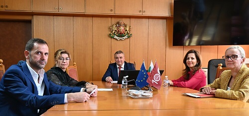 Увеличават се възнагражденията за професори, доценти и главни асистенти в УНСС