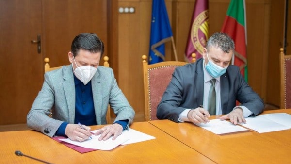 Комисията за защита на потребителите и Европейският потребителски център подписаха договор за сътрудничество с Университета за национално и световно стопанство
