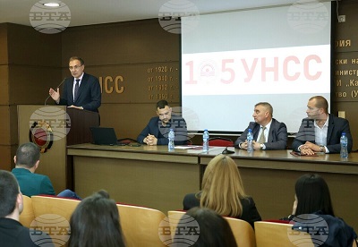 Защо е важно младите да знаят трудовите и осигурителни права, обясниха социалният министър и експерти пред студенти от УНСС