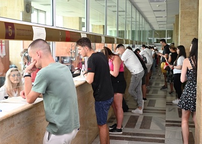 УНСС търси магистри за 90 програми